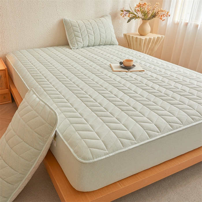 91家纺网 家纺一手货源 找家纺 优眠坊 2025新品全棉色织水洗棉纯棉夹棉抗菌绗缝床笠-幻格系列 条纹-清新绿