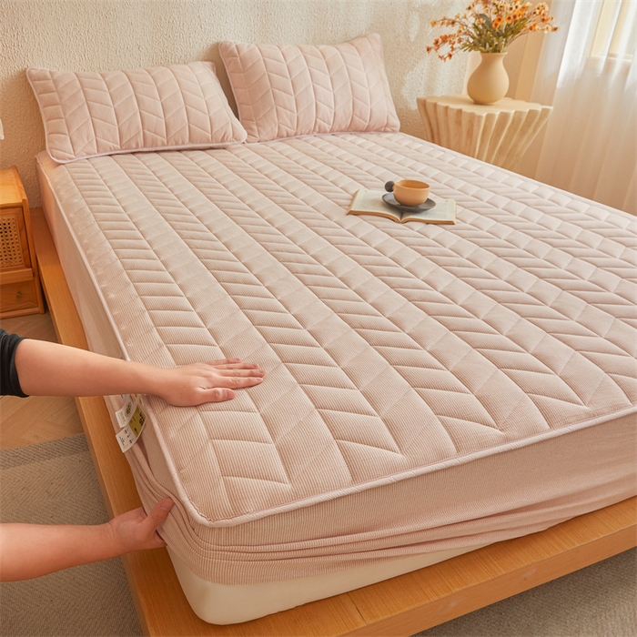 91家纺网 家纺一手货源 找家纺 优眠坊 2025新品全棉色织水洗棉纯棉夹棉抗菌绗缝床笠-幻格系列 条纹-玉色