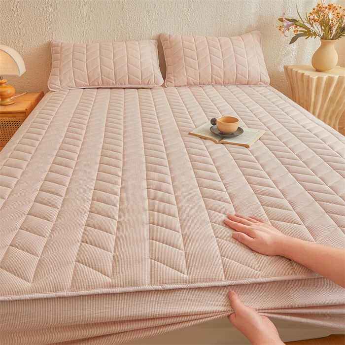 91家纺网 家纺一手货源 找家纺 优眠坊 2025新品全棉色织水洗棉纯棉夹棉抗菌绗缝床笠-幻格系列 条纹-玉色