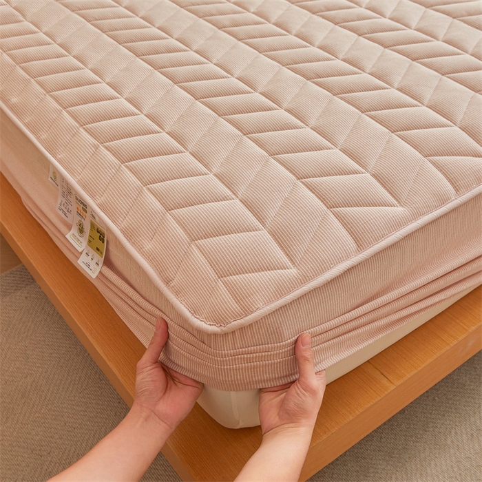 91家纺网 家纺一手货源 找家纺 优眠坊 2025新品全棉色织水洗棉纯棉夹棉抗菌绗缝床笠-幻格系列 条纹-玉色