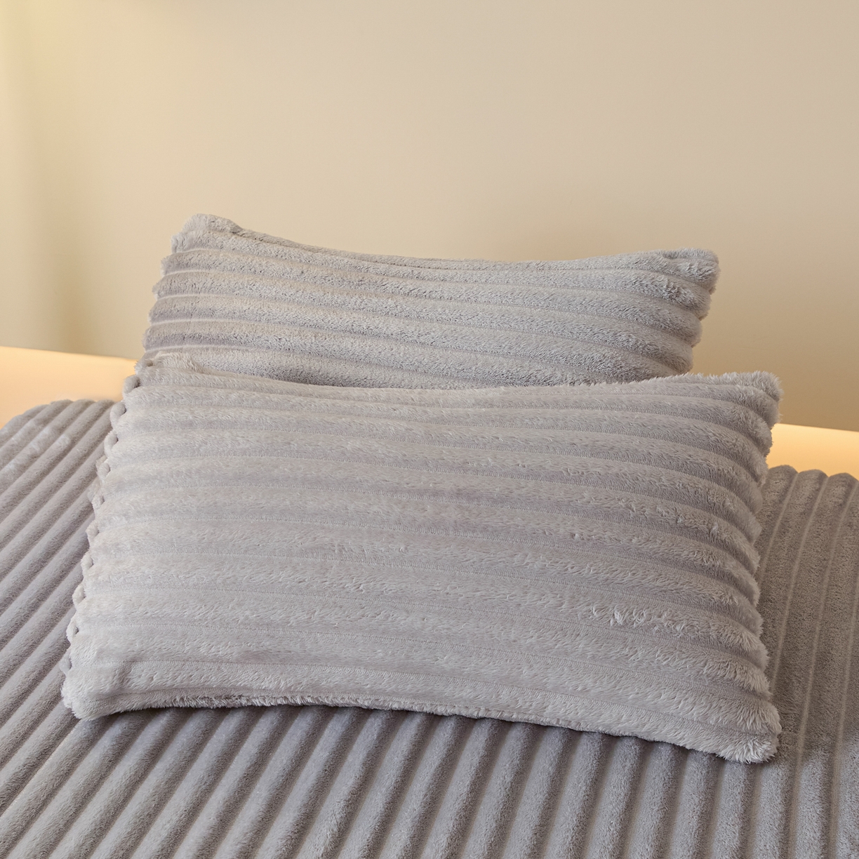 91家纺网 家纺一手货源 找家纺 酱子 2025新款兔毛绒大抽条床笠单品床笠床笠单件 抽条-床笠浅灰