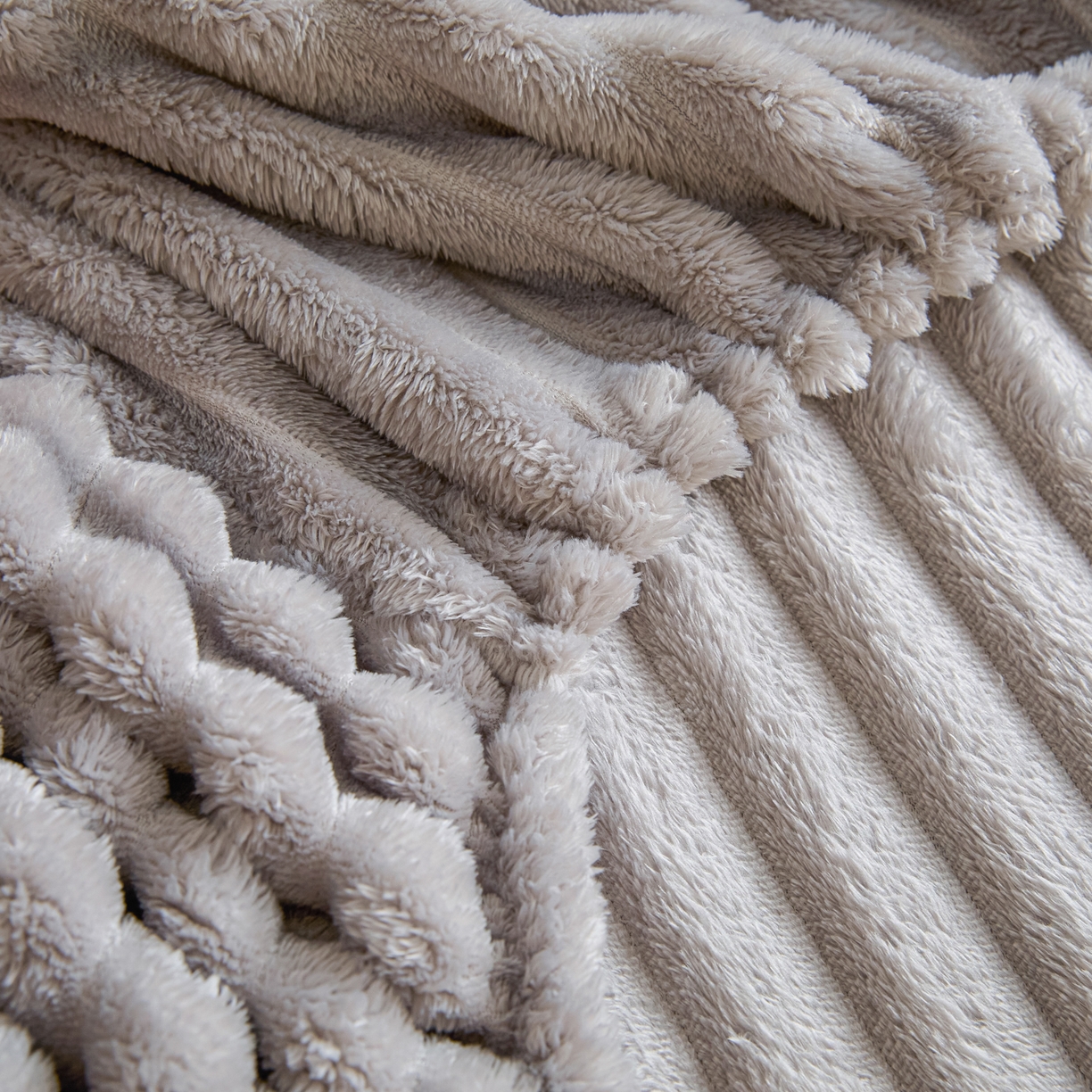 91家纺网 家纺一手货源 找家纺 酱子 2025新款兔毛绒大抽条床笠单品床笠床笠单件 抽条-床笠浅灰