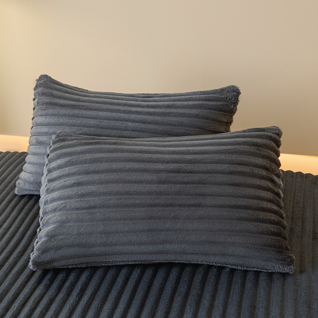 91家纺网 家纺一手货源 找家纺 酱子 2025新款兔毛绒大抽条床笠单品床笠床笠单件 抽条-床笠深灰