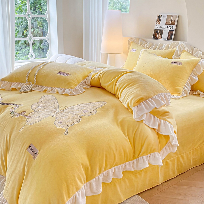 91家纺网 家纺一手货源 找家纺 卢赛尔 2025新款高克重全消光牛奶绒蕾丝刺绣韩版花边四件套-蝶恋花（带无纺布包装） 柠檬黄