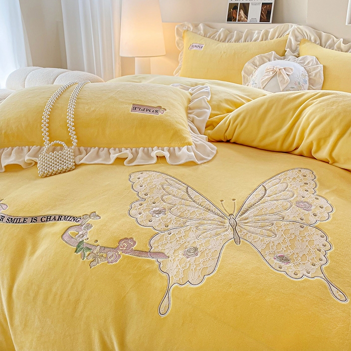 91家纺网 家纺一手货源 找家纺 卢赛尔 2025新款高克重全消光牛奶绒蕾丝刺绣韩版花边四件套-蝶恋花（带无纺布包装） 柠檬黄