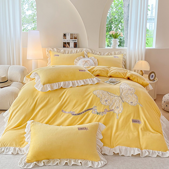 91家纺网 家纺一手货源 找家纺 卢赛尔 2025新款高克重全消光牛奶绒蕾丝刺绣韩版花边四件套-蝶恋花（带无纺布包装） 柠檬黄