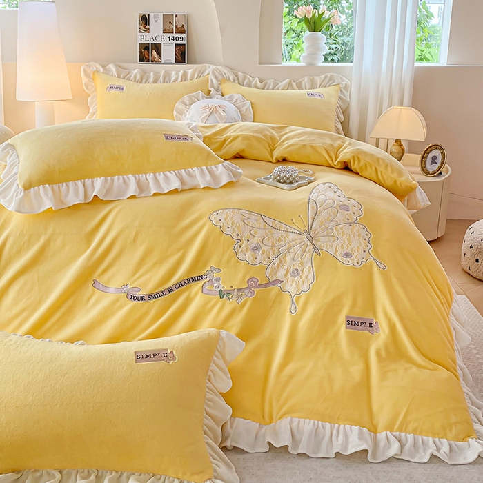 91家纺网 家纺一手货源 找家纺 卢赛尔 2025新款高克重全消光牛奶绒蕾丝刺绣韩版花边四件套-蝶恋花（带无纺布包装） 柠檬黄