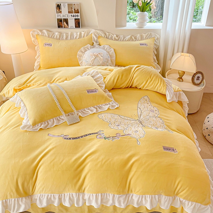 91家纺网 家纺一手货源 找家纺 卢赛尔 2025新款高克重全消光牛奶绒蕾丝刺绣韩版花边四件套-蝶恋花（带无纺布包装） 柠檬黄