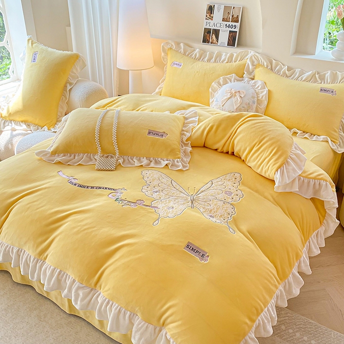 91家纺网 家纺一手货源 找家纺 卢赛尔 2025新款高克重全消光牛奶绒蕾丝刺绣韩版花边四件套-蝶恋花（带无纺布包装） 柠檬黄