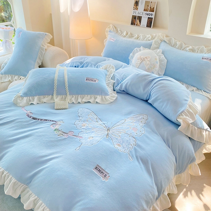 91家纺网 家纺一手货源 找家纺 卢赛尔 2025新款高克重全消光牛奶绒蕾丝刺绣韩版花边四件套-蝶恋花（带无纺布包装） 天空蓝