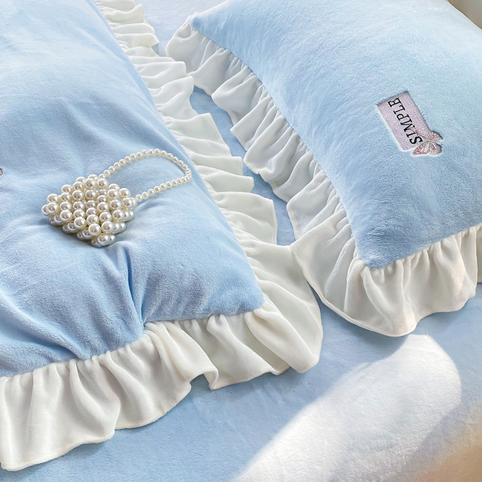 91家纺网 家纺一手货源 找家纺 卢赛尔 2025新款高克重全消光牛奶绒蕾丝刺绣韩版花边四件套-蝶恋花（带无纺布包装） 天空蓝