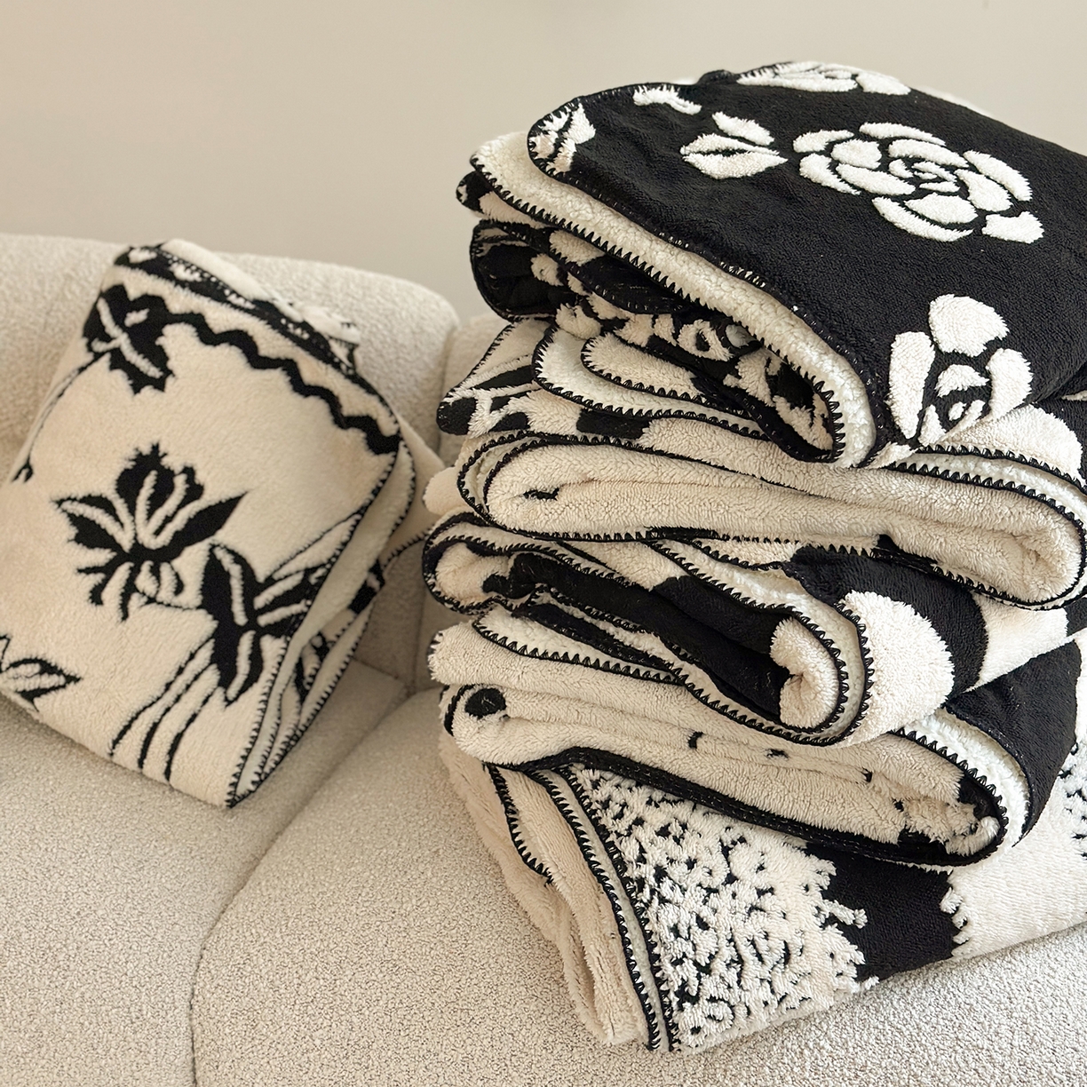 91家纺网 家纺一手货源 找家纺 繁花家居 2025新款阳离子羊羔绒毛毯毯子 组合图仅做展示不可下单