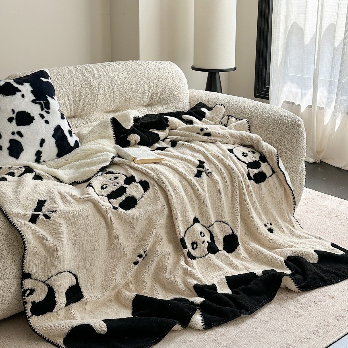 91家纺网 家纺一手货源 找家纺 繁花家居 2025新款阳离子羊羔绒毛毯毯子 黑白萌熊