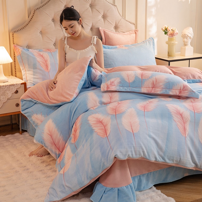 91家纺网 家纺一手货源 找家纺 简如 2025新款高克重A类印花臻棉绒牛奶绒四件套冬季加厚法莱 江边芦苇-蓝