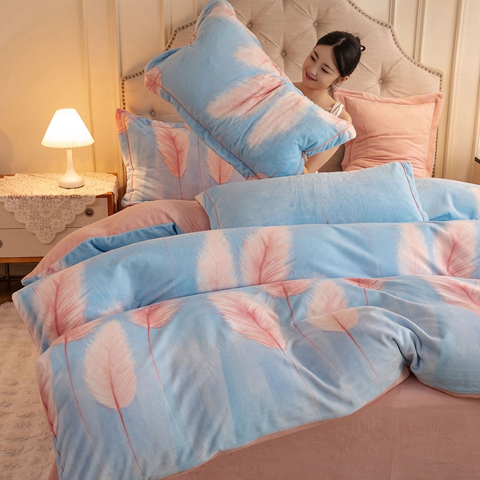 91家纺网 家纺一手货源 找家纺 简如 2025新款高克重A类印花臻棉绒牛奶绒四件套冬季加厚法莱 江边芦苇-蓝