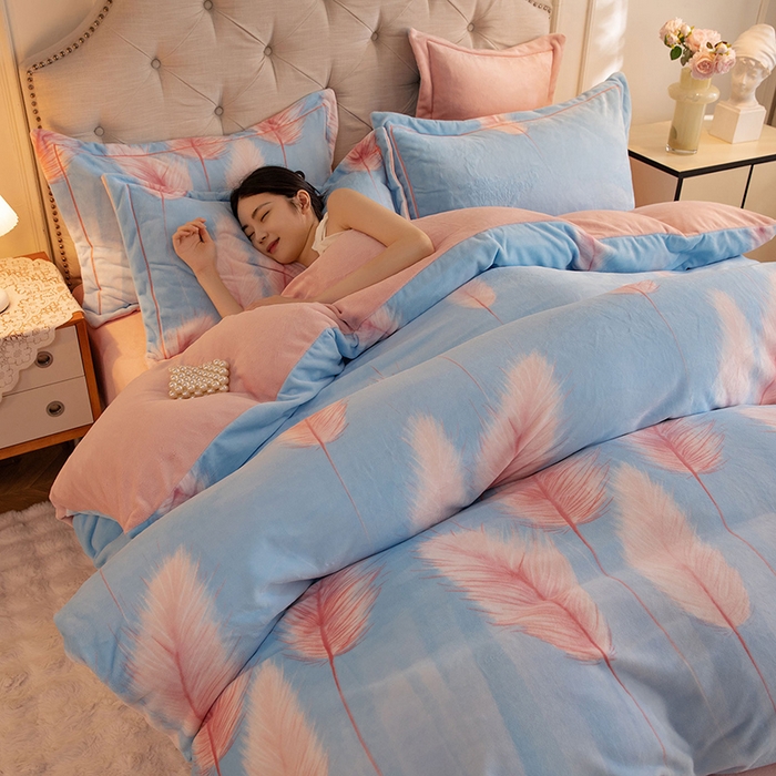 91家纺网 家纺一手货源 找家纺 简如 2025新款高克重A类印花臻棉绒牛奶绒四件套冬季加厚法莱 江边芦苇-蓝