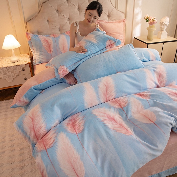 91家纺网 家纺一手货源 找家纺 简如 2025新款高克重A类印花臻棉绒牛奶绒四件套冬季加厚法莱 江边芦苇-蓝