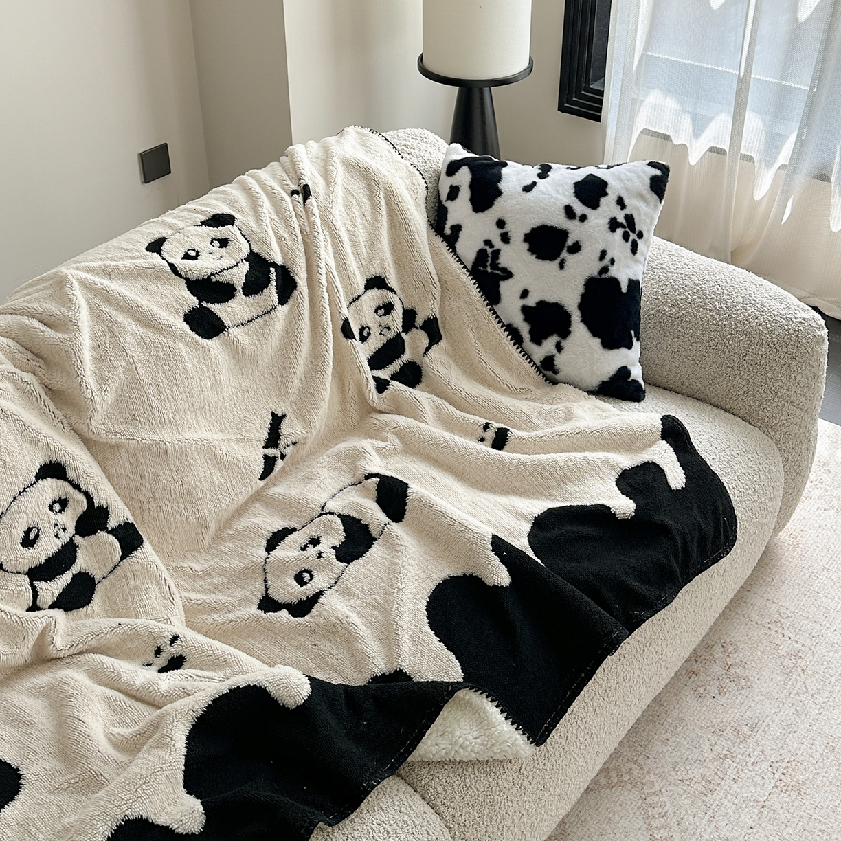 91家纺网 家纺一手货源 找家纺 繁花家居 2025新款阳离子羊羔绒毛毯毯子 黑白萌熊