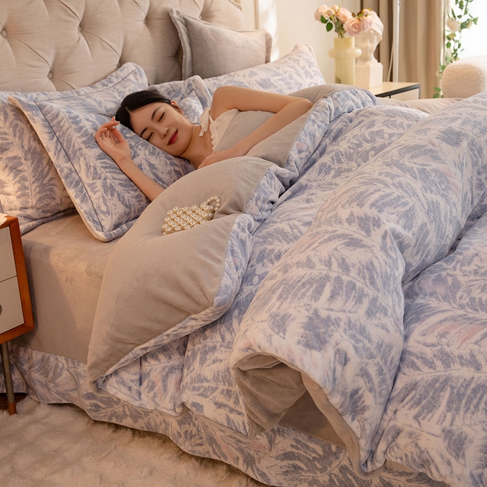 91家纺网 家纺一手货源 找家纺 简如 2025新款高克重A类印花臻棉绒牛奶绒四件套冬季加厚法莱 蕉叶寂寂-蓝