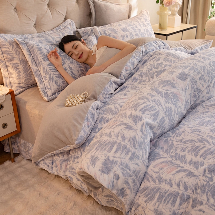 91家纺网 家纺一手货源 找家纺 简如 2025新款高克重A类印花臻棉绒牛奶绒四件套冬季加厚法莱 蕉叶寂寂-蓝