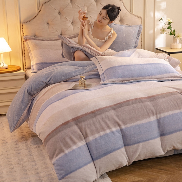 91家纺网 家纺一手货源 找家纺 简如 2025新款高克重A类印花臻棉绒牛奶绒四件套冬季加厚法莱 旷野(蓝咖)