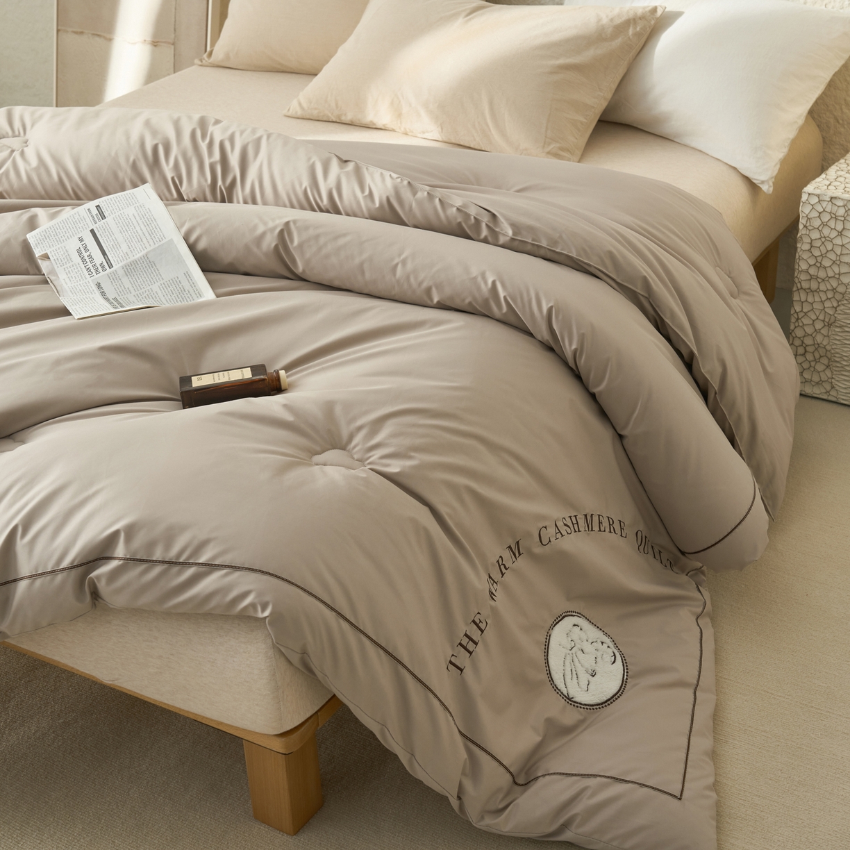 91家纺网 家纺一手货源 找家纺 子由家居 2025新款贴布绣澳洲进口羊毛被被子被芯 羊毛被-米驼