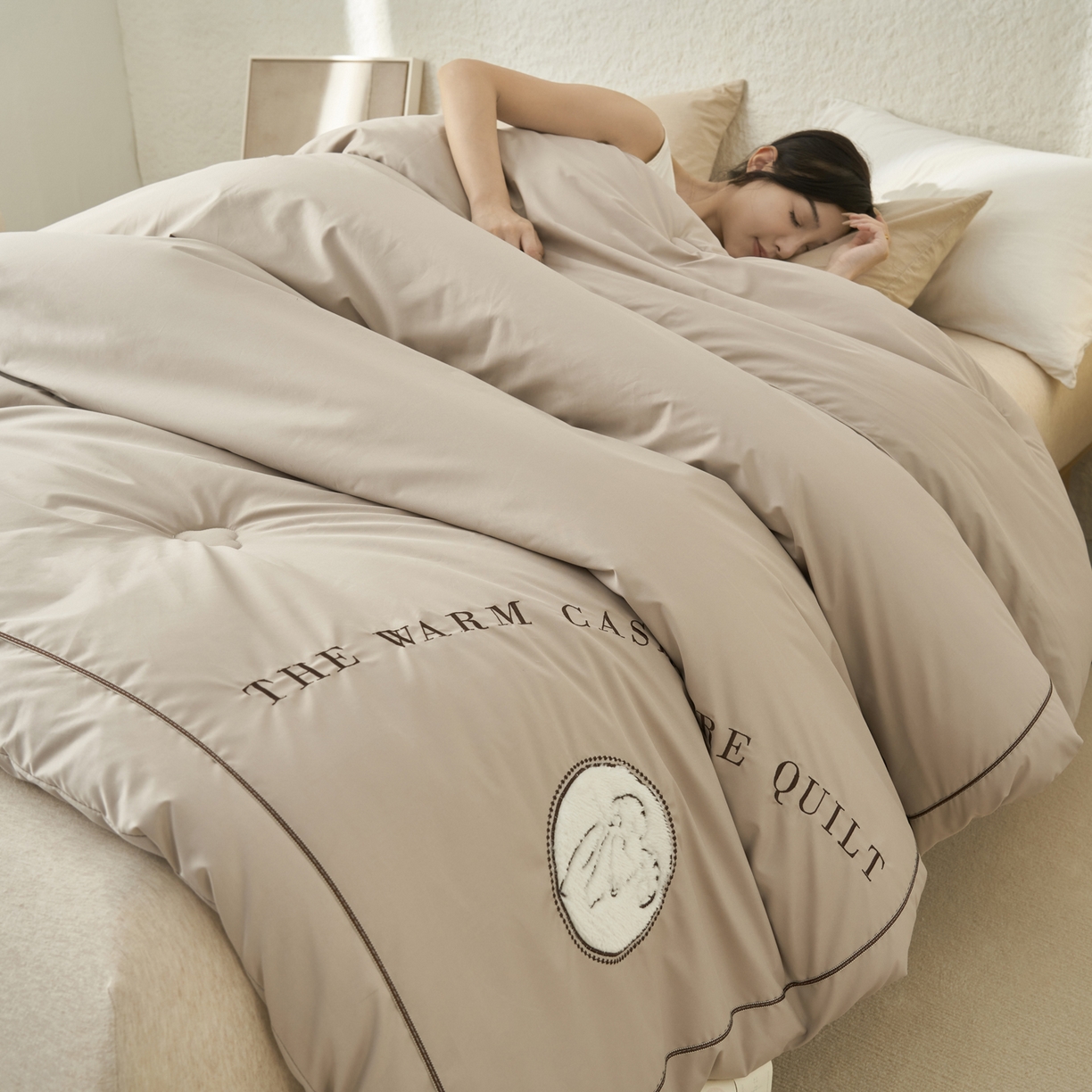 91家纺网 家纺一手货源 找家纺 子由家居 2025新款贴布绣澳洲进口羊毛被被子被芯 羊毛被-米驼