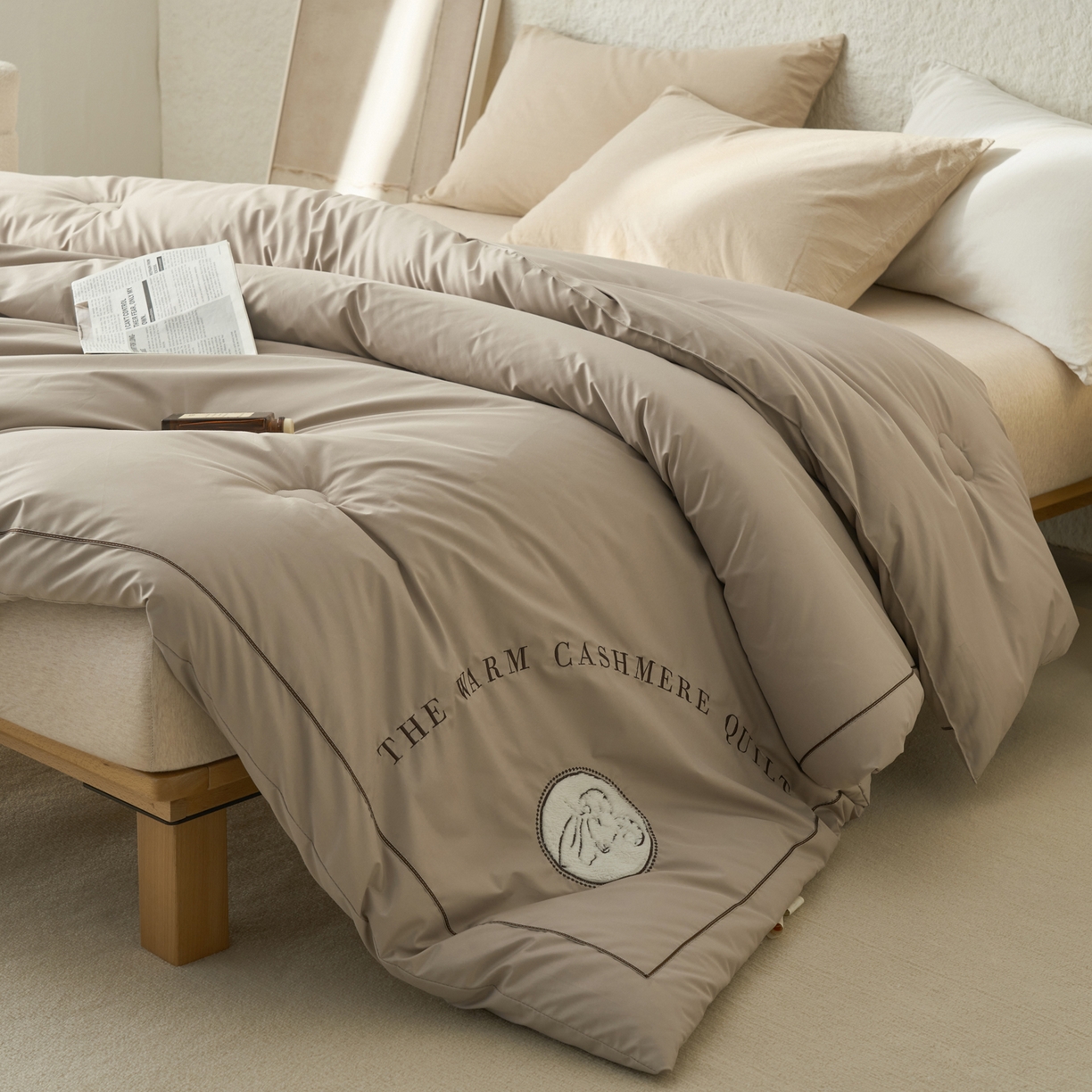 91家纺网 家纺一手货源 找家纺 子由家居 2025新款贴布绣澳洲进口羊毛被被子被芯 羊毛被-米驼