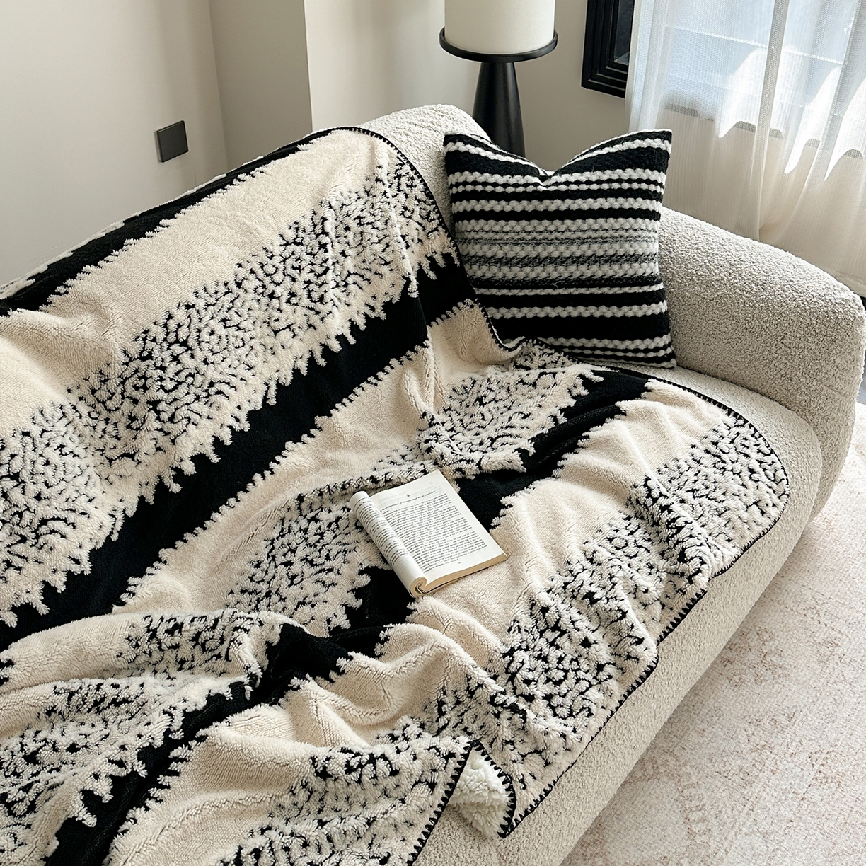 91家纺网 家纺一手货源 找家纺 繁花家居 2025新款阳离子羊羔绒毛毯毯子 墨韵松雪