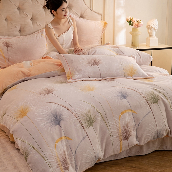 91家纺网 家纺一手货源 找家纺 简如 2025新款高克重A类印花臻棉绒牛奶绒四件套冬季加厚法莱 芦花摇曳（灰）