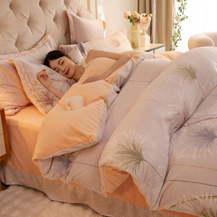 91家纺网 家纺一手货源 找家纺 简如 2025新款高克重A类印花臻棉绒牛奶绒四件套冬季加厚法莱 芦花摇曳（灰）