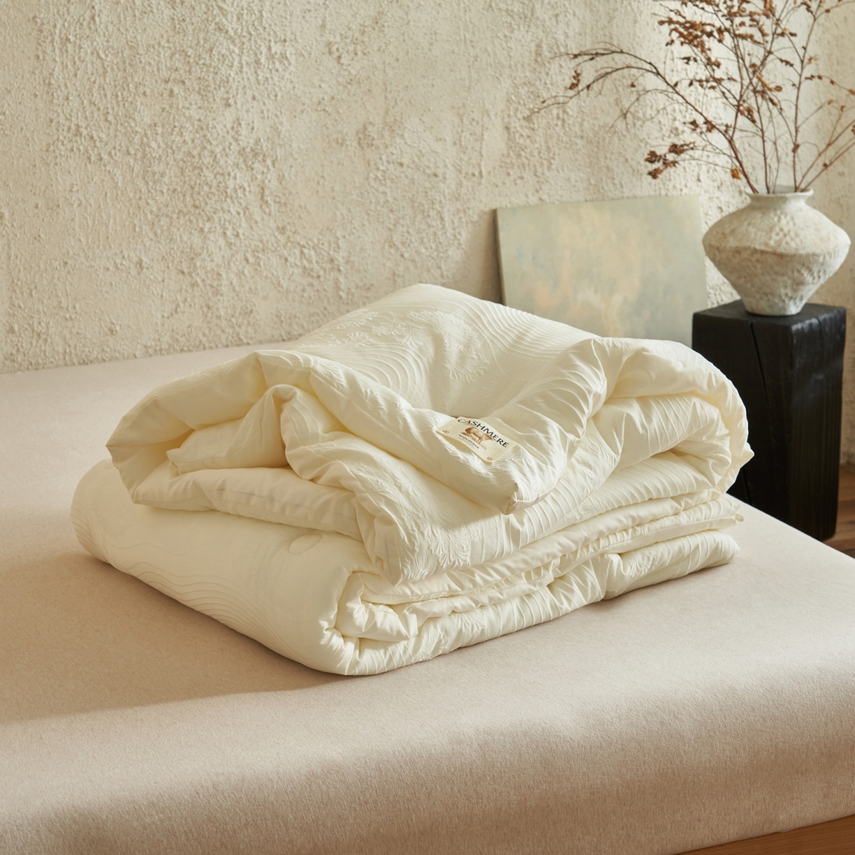 91家纺网 家纺一手货源 找家纺 子由家居 2025新款水洗浮雕澳洲进口羊毛被被子被芯 曲线-米白