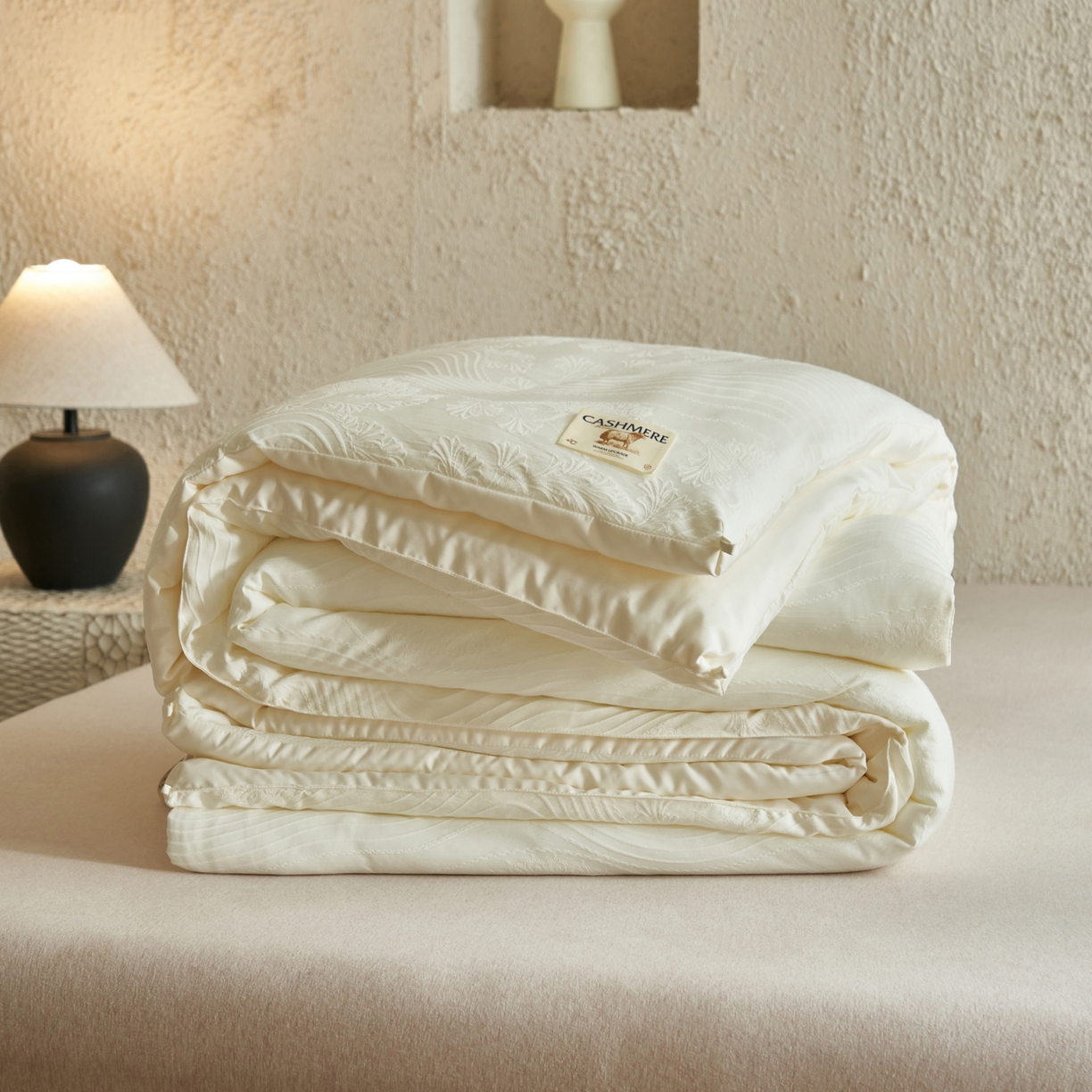 91家纺网 家纺一手货源 找家纺 子由家居 2025新款水洗浮雕澳洲进口羊毛被被子被芯 曲线-米白