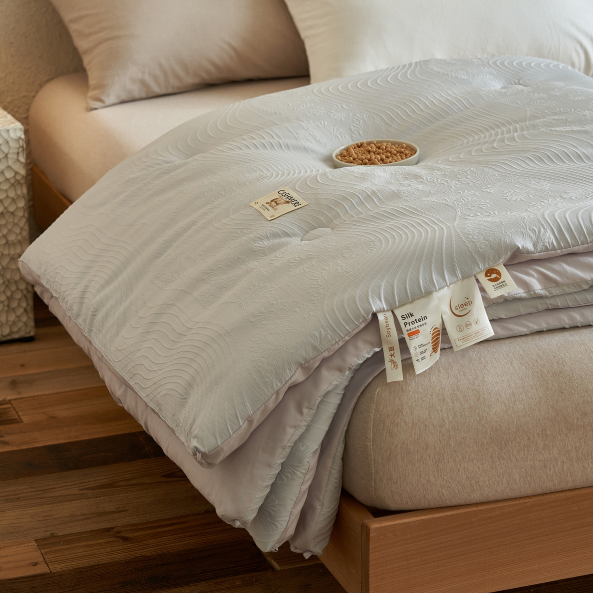 91家纺网 家纺一手货源 找家纺 子由家居 2025新款水洗浮雕澳洲进口羊毛被被子被芯 曲线-浅灰