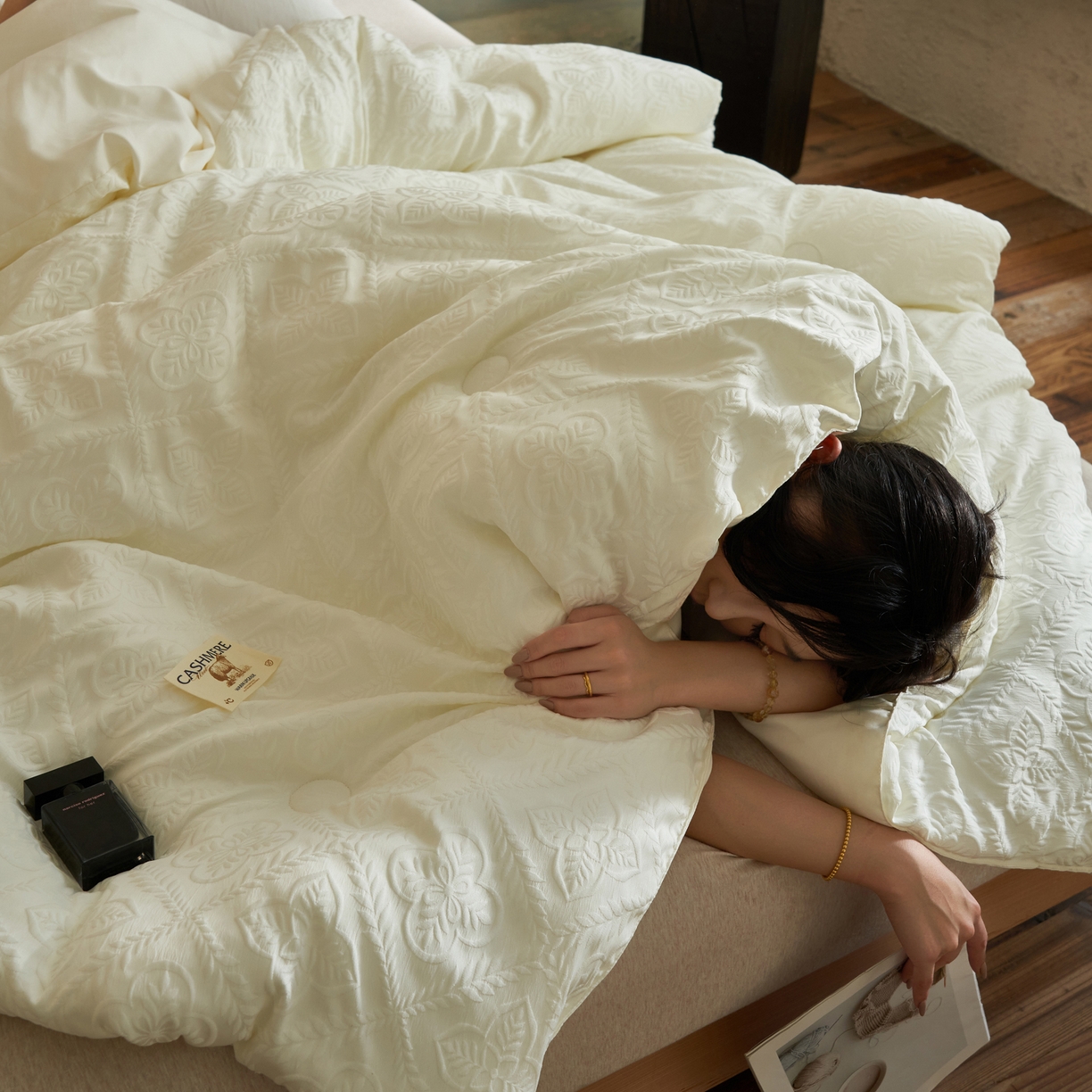 91家纺网 家纺一手货源 找家纺 子由家居 2025新款水洗浮雕澳洲进口羊毛被被子被芯 四叶草-米白