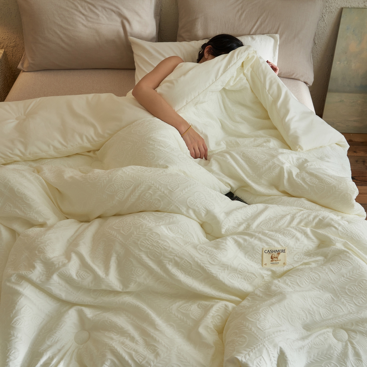 91家纺网 家纺一手货源 找家纺 子由家居 2025新款水洗浮雕澳洲进口羊毛被被子被芯 四叶草-米白