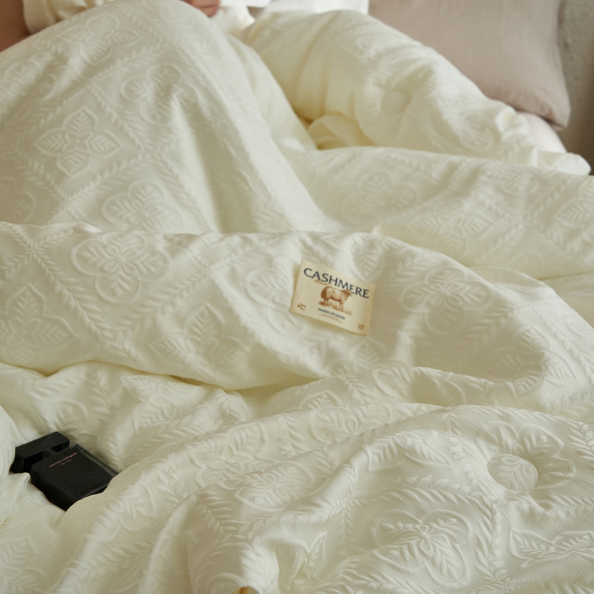 91家纺网 家纺一手货源 找家纺 子由家居 2025新款水洗浮雕澳洲进口羊毛被被子被芯 四叶草-米白