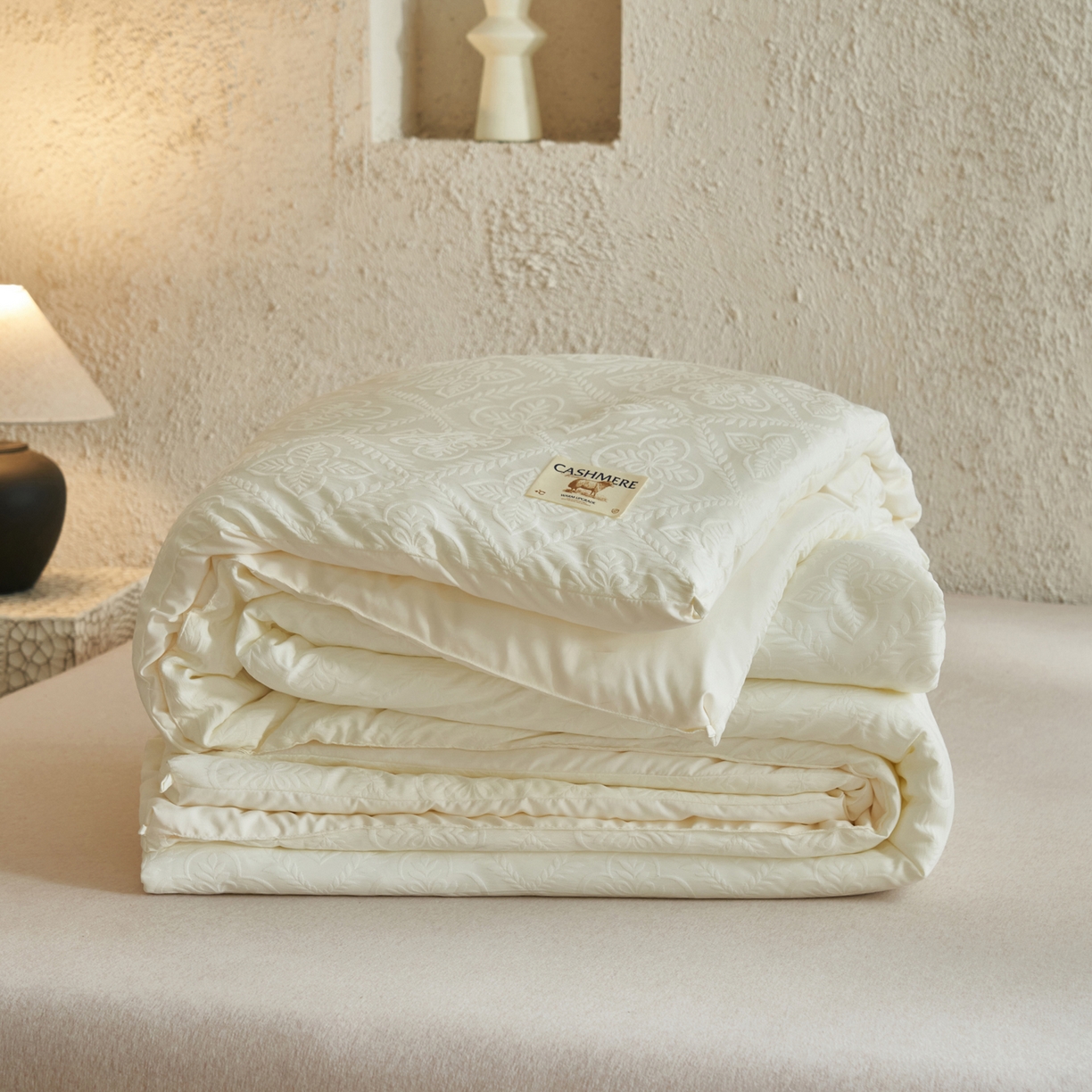 91家纺网 家纺一手货源 找家纺 子由家居 2025新款水洗浮雕澳洲进口羊毛被被子被芯 四叶草-米白