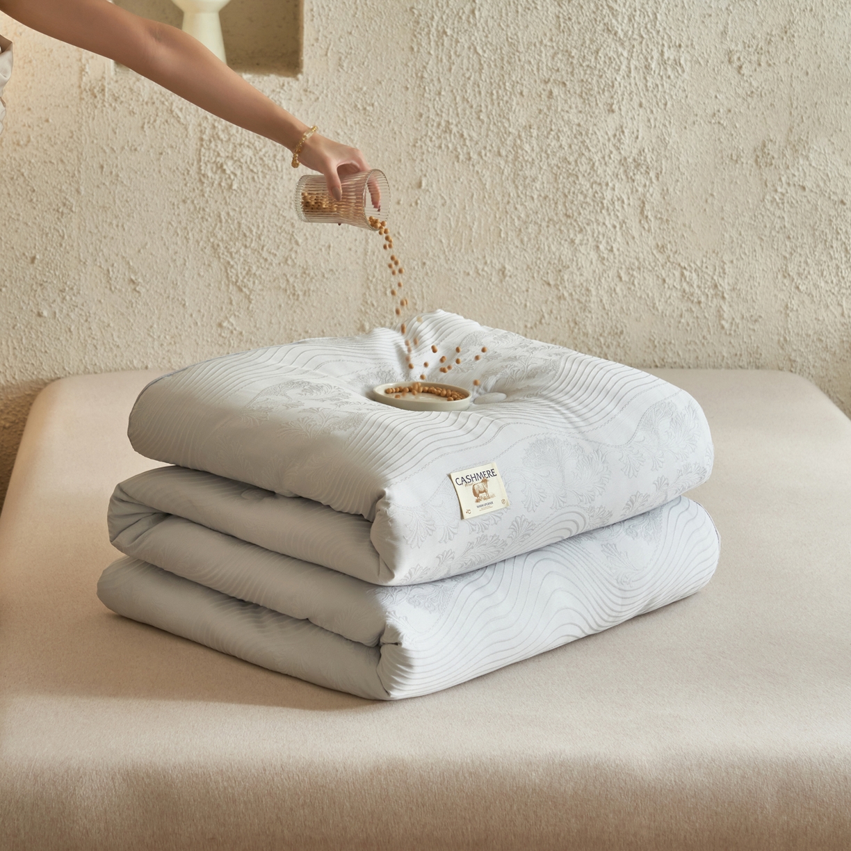 91家纺网 家纺一手货源 找家纺 子由家居 2025新款水洗浮雕澳洲进口羊毛被被子被芯 曲线-浅灰