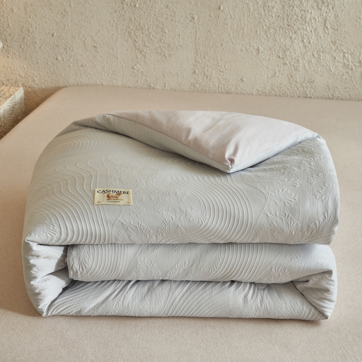 91家纺网 家纺一手货源 找家纺 子由家居 2025新款水洗浮雕澳洲进口羊毛被被子被芯 曲线-浅灰