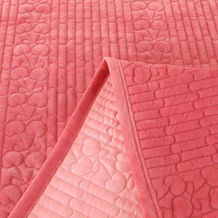 91家纺网 家纺一手货源 找家纺 栩裕纺织 2025新款宝宝绒夹棉单床盖-大蕾丝花边款 粉色