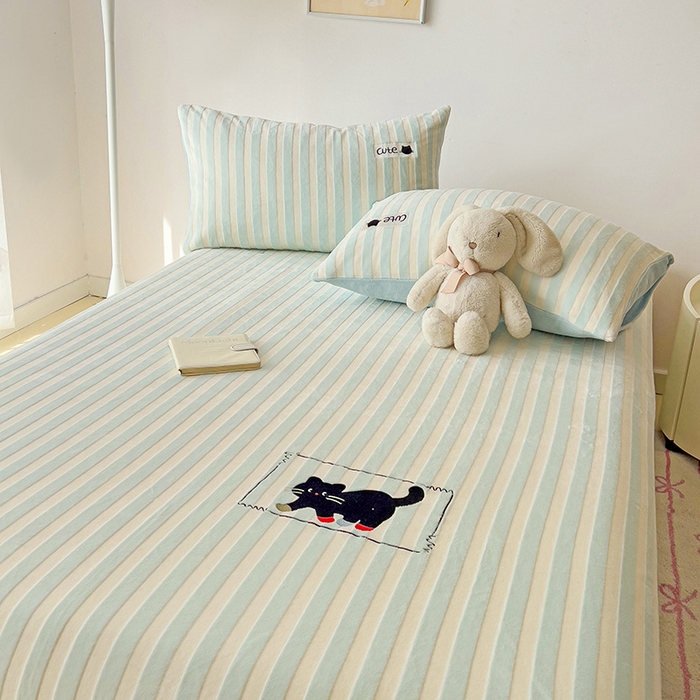 91家纺网 家纺一手货源 找家纺 （总）繁花家居 2025新款经典条纹系列绣花牛奶绒单品床单床笠床单床笠单件