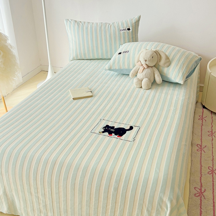 91家纺网 家纺一手货源 找家纺 （总）繁花家居 2025新款经典条纹系列绣花牛奶绒单品床单床笠床单床笠单件