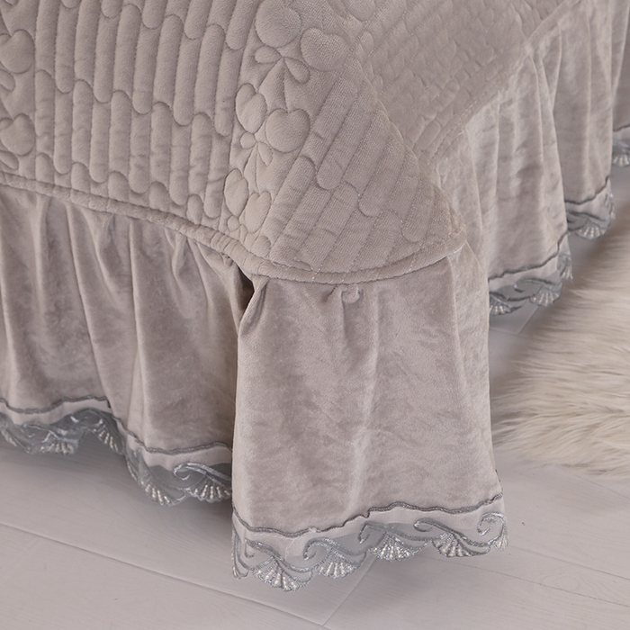91家纺网 家纺一手货源 找家纺 栩裕纺织 2026新款宝宝绒夹棉单床盖-大蕾丝花边款 灰色