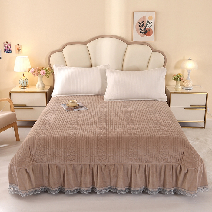 91家纺网 家纺一手货源 找家纺 栩裕纺织 2025新款宝宝绒夹棉单床盖-大蕾丝花边款 卡其色