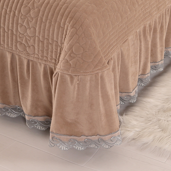 91家纺网 家纺一手货源 找家纺 栩裕纺织 2025新款宝宝绒夹棉单床盖-大蕾丝花边款 卡其色