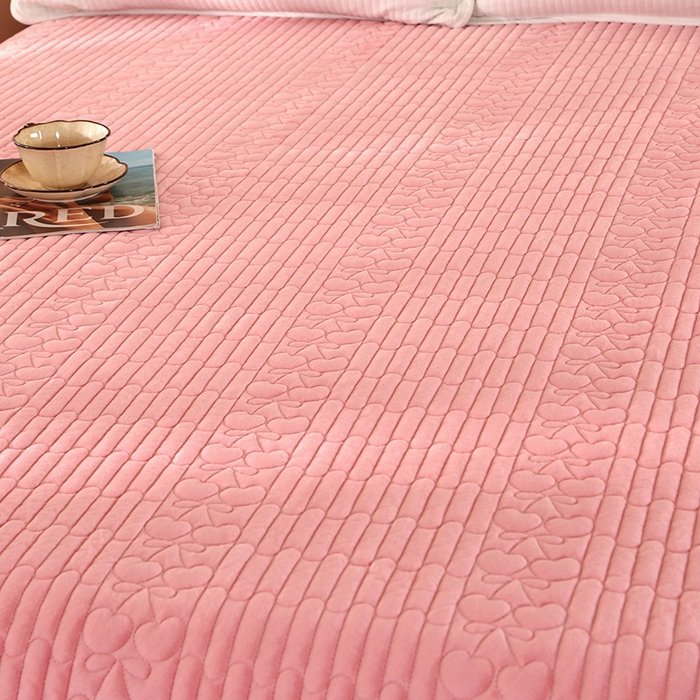 91家纺网 家纺一手货源 找家纺 栩裕纺织 2025新款宝宝绒夹棉单床盖-大蕾丝花边款 皮红