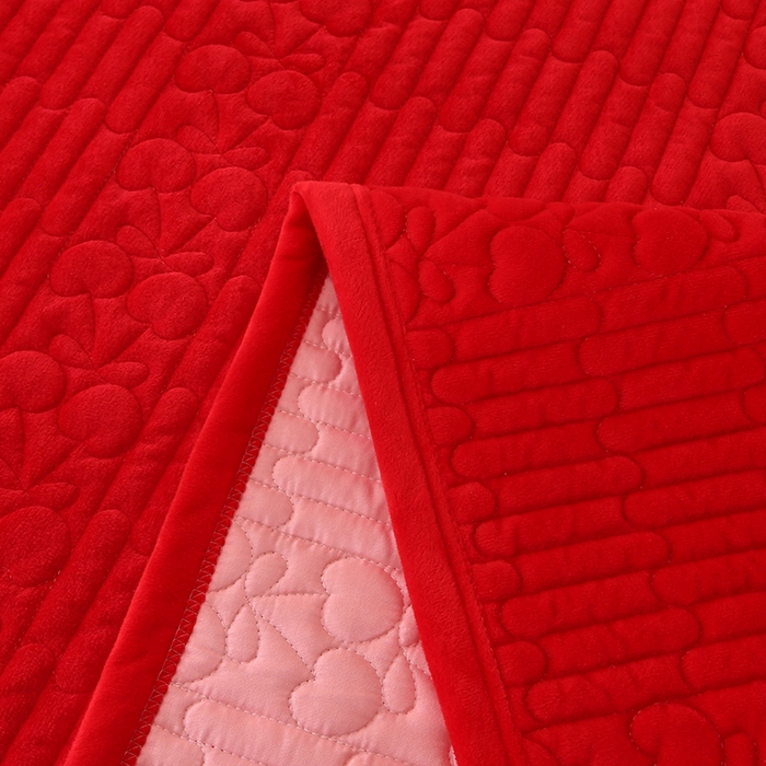 91家纺网 家纺一手货源 找家纺 栩裕纺织 2025新款宝宝绒夹棉单床盖-大蕾丝花边款 中国红