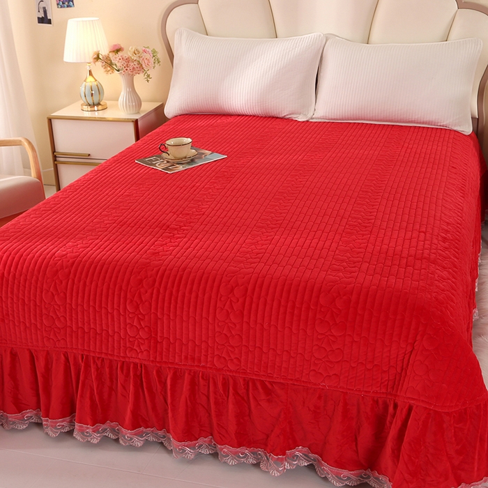 91家纺网 家纺一手货源 找家纺 栩裕纺织 2025新款宝宝绒夹棉单床盖-大蕾丝花边款 中国红
