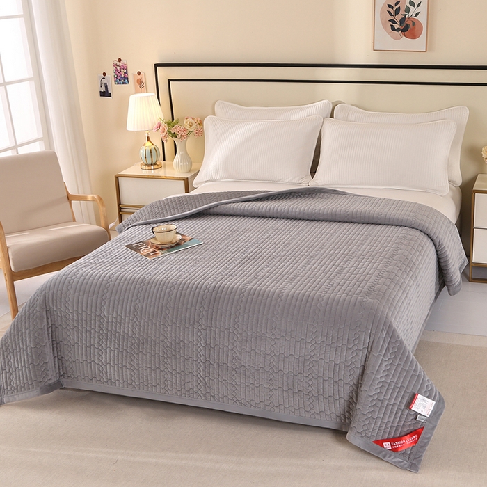 91家纺网 家纺一手货源 找家纺 （总）栩裕纺织 2025新款宝宝绒夹棉单床盖-直边款